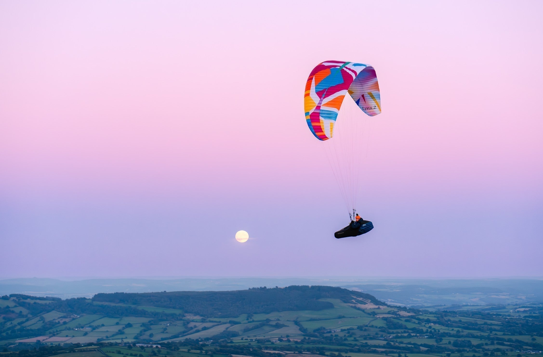 How to Get Into Paragliding in the UK: A Beginner’s Guide