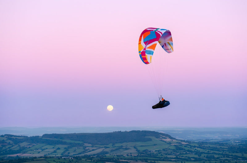 How to Get Into Paragliding in the UK: A Beginner’s Guide